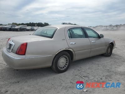 Trzecie zdjęcie samochodu z tyłu: 2000 LINCOLN TOWN CAR EXECUTIVE VIN:1LNHM81W0YY784410 - miniatura