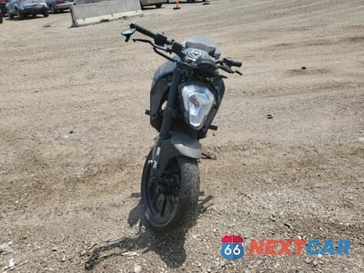 Drugie zdjęcie samochodu z przodu: 2023 KTM 200 DUKE VIN:MD2JPC409PC020973 - miniatura