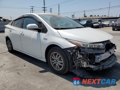 Czwarte zdjęcie samochodu z boku: 2021 TOYOTA PRIUS PRIME LE VIN:JTDKAMFP9M3181590 - miniatura