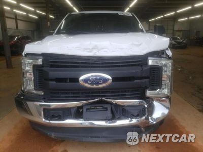 Piąte zdjęcie samochodu w środku: 2019 FORD F250 SUPER DUTY VIN:1FT7X2B67KEF82403 - miniatura