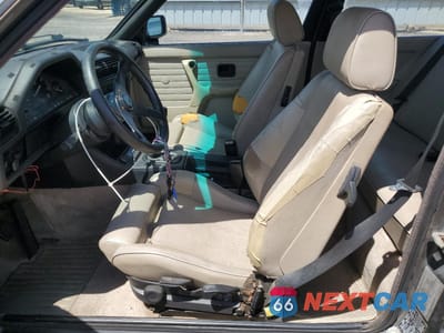 Zdjęcie 7 z 12 samochodu: 1986 BMW 325 E VIN:WBAAB5407G9633572 - miniatura