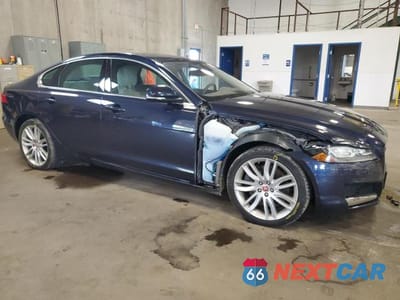 Czwarte zdjęcie samochodu z boku: 2016 JAGUAR XF PRESTIGE PRESTIGE VIN:SAJBK4BV1GCY19743 - miniatura