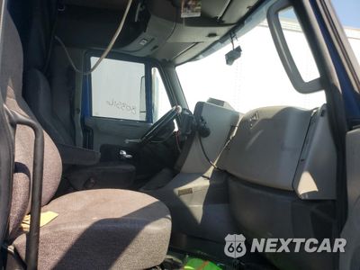 Piąte zdjęcie samochodu w środku: 2016 INTERNATIONAL PROSTAR SEMI TRUCK VIN:3HSDJAPR7GN221967 - miniatura