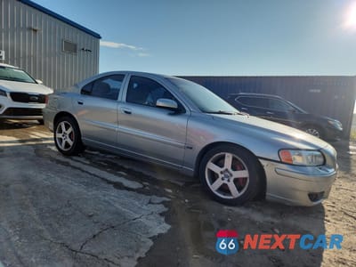 Czwarte zdjęcie samochodu z boku: 2006 VOLVO S60 R VIN:YV1RH527862547578 - miniatura