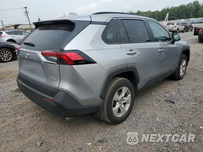 Trzecie zdjęcie samochodu z tyłu: 2021 TOYOTA RAV4 XLE VIN:2T3P1RFV3MW146316 - miniatura
