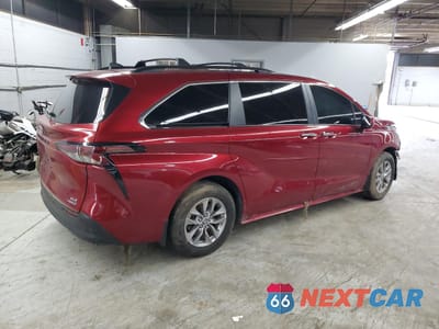 Trzecie zdjęcie samochodu z tyłu: 2024 TOYOTA SIENNA XLE VIN:5TDJSKFC8RS145180 - miniatura
