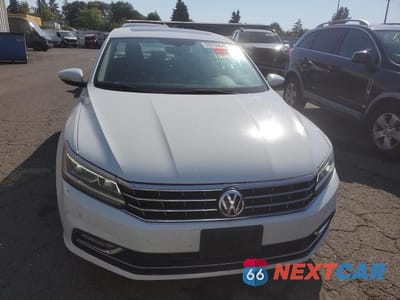 Piąte zdjęcie samochodu w środku: 2017 VOLKSWAGEN PASSAT VIN:1VWGT7A35HV023174 - miniatura