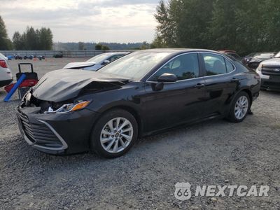 2024 TOYOTA CAMRY LE 4T1C11BK3RU117880 - główne zdjęcie licytacji z USA - miniatura