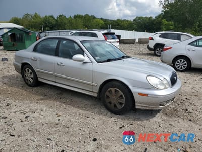 Czwarte zdjęcie samochodu z boku: 2005 HYUNDAI SONATA GL VIN:KMHWF25H15A155771 - miniatura