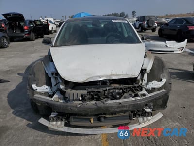 Piąte zdjęcie samochodu w środku: 2019 TESLA MODEL 3 VIN:5YJ3E1EA7KF476546 - miniatura