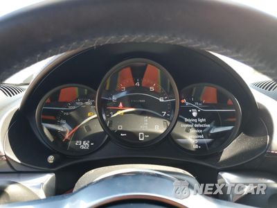 Zdjęcie 9 z 13 samochodu: 2018 PORSCHE CAYMAN VIN:WP0AA2A81JK261774 - miniatura