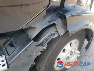 Zdjęcie 9 z 10 samochodu: 2014 VOLVO VN VNL - TRUCKS SEMI TRUCK VIN:4V4NC9EH4EN138932 - miniatura