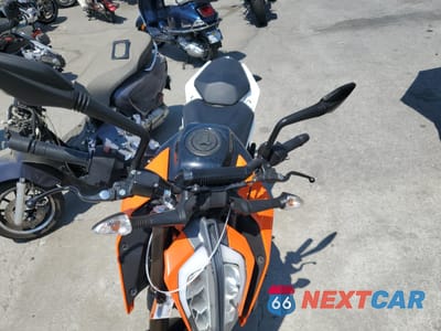 Piąte zdjęcie samochodu w środku: 2018 KTM 390 DUKE VIN:MD2JPJ402JC281793 - miniatura