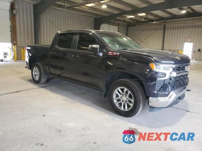Czwarte zdjęcie samochodu z boku: 2022 CHEV SILVERADO VIN:1GCUDDED9NZ604173 - miniatura