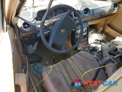 Zdjęcie 8 z 13 samochodu: 1984 MERCEDES-BENZ 300 DT VIN:WDBAB33A1EA068120 - miniatura