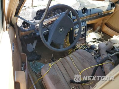 Zdjęcie 8 z 13 samochodu: 1984 MERCEDES-BENZ 300 DT VIN:WDBAB33A1EA068120 - miniatura