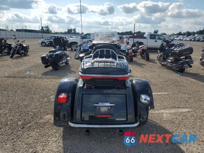 Czwarte zdjęcie samochodu z boku: 2018 HARLEY-DAVIDSON FLHTCUTG TRI GLIDE ULTRA VIN:1HD1MAD11JB855926 - miniatura