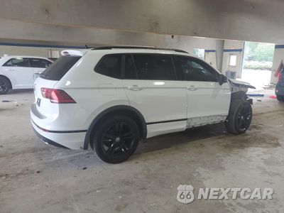 Trzecie zdjęcie samochodu z tyłu: 2019 VOLKSWAGEN TIGUAN SE VIN:3VV3B7AX0KM106459 - miniatura