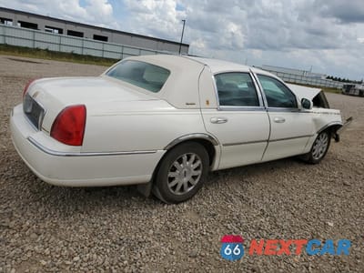 Trzecie zdjęcie samochodu z tyłu: 2007 LINCOLN TOWN CAR SIGNATURE VIN:1LNHM81W27Y623751 - miniatura