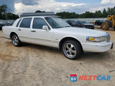 Czwarte zdjęcie samochodu z boku: 1996 LINCOLN TOWN CAR SIGNATURE VIN:1LNLM82W8TY720942 - miniatura