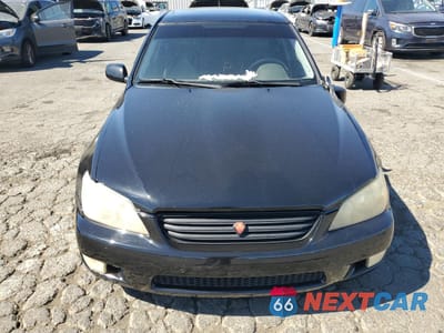 Piąte zdjęcie samochodu w środku: 2001 LEXUS IS 300 VIN:JTHBD182810010154 - miniatura