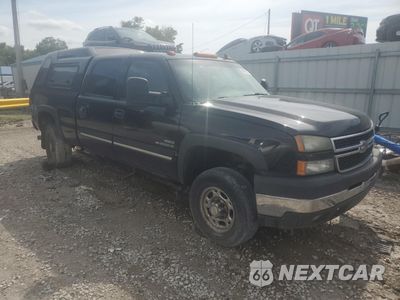 Czwarte zdjęcie samochodu z boku: 2007 CHEVROLET SILVERADO K2500 HEAVY DUTY VIN:1GCHK23D67F120805 - miniatura