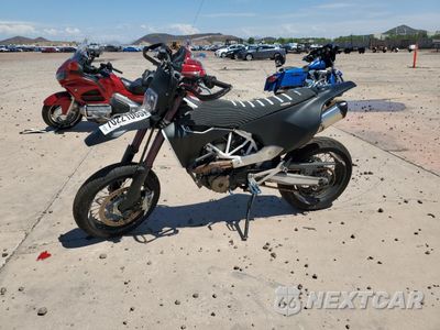 Trzecie zdjęcie samochodu z tyłu: 2018 HUSQVARNA SUPERMOTO 701 VIN:VBKUSV409JM714849 - miniatura