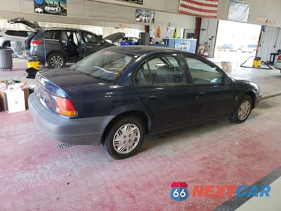 Trzecie zdjęcie samochodu z tyłu: 1999 SATURN SL1 VIN:1G8ZH5288XZ178819 - miniatura
