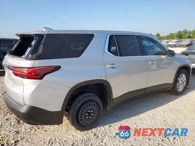 Trzecie zdjęcie samochodu z tyłu: 2022 CHEVROLET TRAVERSE LS VIN:1GNERFKW1NJ163040 - miniatura