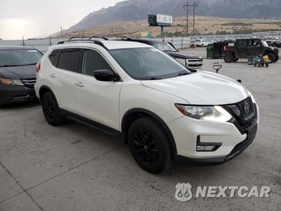 Czwarte zdjęcie samochodu z boku: 2018 NISSAN ROGUE S VIN:5N1AT2MV5JC776018 - miniatura