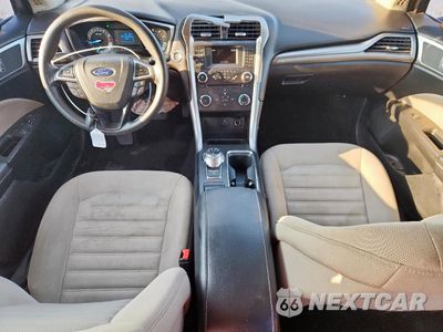 Zdjęcie 8 z 14 samochodu: 2017 FORD FUSION S VIN:3FA6P0G70HR217543 - miniatura
