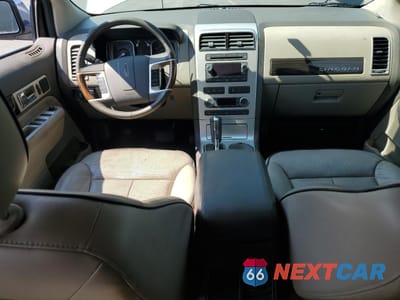 Zdjęcie 8 z 15 samochodu: 2010 LINCOLN MKX VIN:2LMDJ6JC6ABJ13817 - miniatura