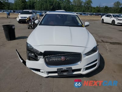 Piąte zdjęcie samochodu w środku: 2018 JAGUAR XE VIN:SAJAR4FXXJCP30313 - miniatura