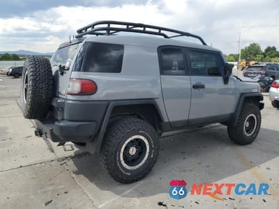 Trzecie zdjęcie samochodu z tyłu: 2013 TOYOTA FJ CRUISER VIN:JTEBU4BF2DK158898 - miniatura