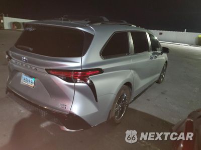 Trzecie zdjęcie samochodu z tyłu: 2022 TOYOTA SIENNA XSE VIN:5TDXRKEC1NS110465 - miniatura