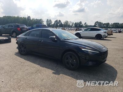 Czwarte zdjęcie samochodu z boku: 2023 HYUNDAI ELANTRA SEL VIN:5NPLM4AG8PH118704 - miniatura
