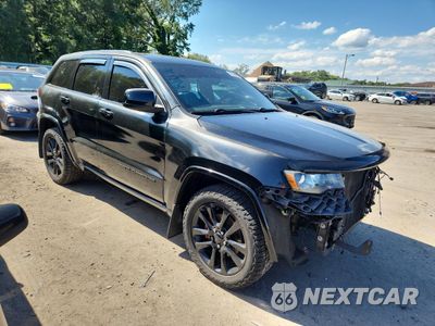 Czwarte zdjęcie samochodu z boku: 2018 JEEP GRAND CHEROKEE LAREDO VIN:1C4RJFAG3JC367929 - miniatura