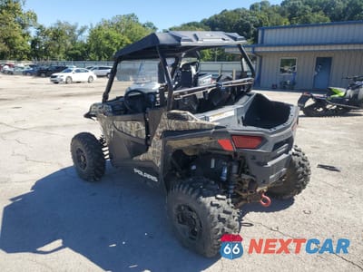 Trzecie zdjęcie samochodu z tyłu: 2015 POLARIS RZR S 900 VIN:3NSVBA870FF385723 - miniatura