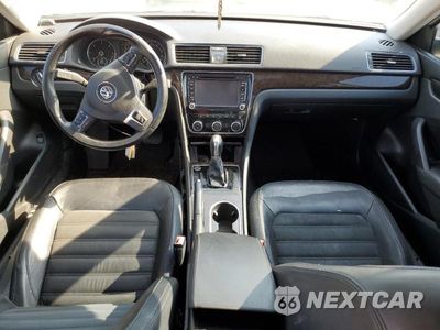 Zdjęcie 8 z 12 samochodu: 2014 VOLKSWAGEN PASSAT SEL VIN:1VWCN7A34EC093043 - miniatura