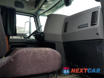 Piąte zdjęcie samochodu w środku: 2024 MACK AN64T SEMI TRUCK VIN:1M1AN4GYXRM042562 - miniatura