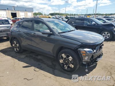 Czwarte zdjęcie samochodu z boku: 2025 HYUNDAI KONA SEL VIN:KM8HCCAB5SU275169 - miniatura