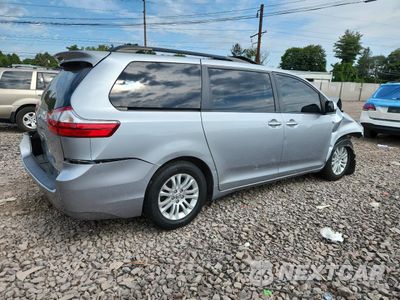 Trzecie zdjęcie samochodu z tyłu: 2017 TOYOTA SIENNA XLE VIN:5TDYZ3DCXHS838785 - miniatura