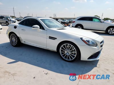 Czwarte zdjęcie samochodu z boku: 2019 MERCEDES-BENZ SLC 300 VIN:WDDPK3JA4KF160356 - miniatura