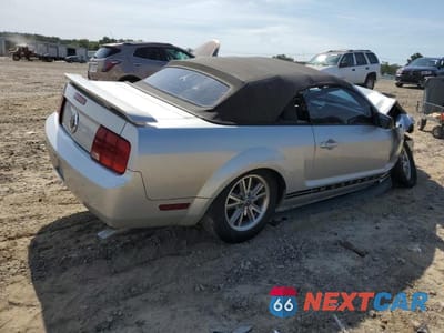 Trzecie zdjęcie samochodu z tyłu: 2005 FORD MUSTANG VIN:1ZVFT84N055228514 - miniatura