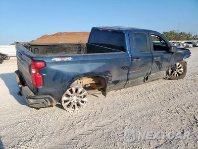 Trzecie zdjęcie samochodu z tyłu: 2020 CHEVROLET SILVERADO K1500 CUSTOM VIN:1GCRYBEH8LZ292572 - miniatura