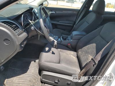 Zdjęcie 7 z 13 samochodu: 2018 CHRYSLER 300 TOURING VIN:2C3CCARG4JH321275 - miniatura