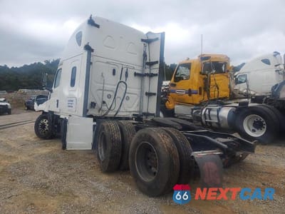 Trzecie zdjęcie samochodu z tyłu: 2022 FREIGHTLINER CASCADIA 126 VIN:3AKJHHDRXNSNG7836 - miniatura