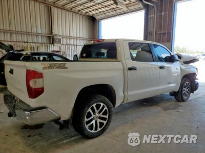 Trzecie zdjęcie samochodu z tyłu: 2017 TOYOTA TUNDRA CREWMAX SR5 VIN:5TFDW5F13HX677768 - miniatura