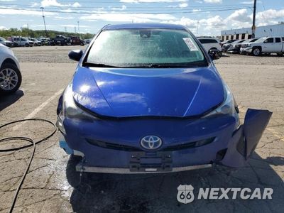 Piąte zdjęcie samochodu w środku: 2017 TOYOTA PRIUS TWO VIN:JTDKBRFU6H3557426 - miniatura