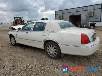 Drugie zdjęcie samochodu z przodu: 2007 LINCOLN TOWN CAR SIGNATURE VIN:1LNHM81W27Y623751 - miniatura